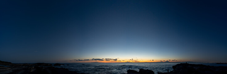 城ヶ島から眺めた日没の海の風景
