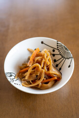 器にもられた切り干し大根の煮物