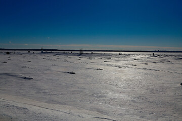 the horizontal line on the icy river 