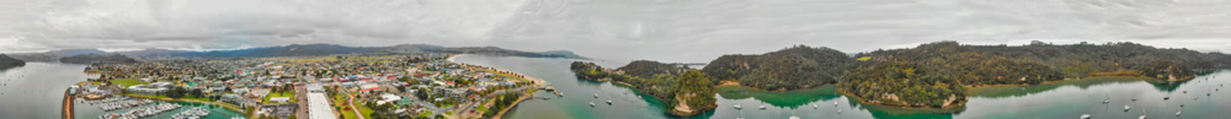 Obraz premium Panoramic aerial view of Whitianga and Mercury Bay, New Zealand North Island