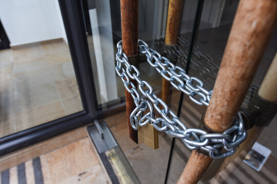 business magasin ferme fermeture ouverture faillite chaine cadenas
