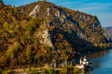Fototapeta na wymiar Mraconia monastery on Romanian side of Danube river Djerdap gorge