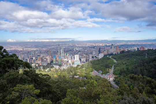 Vue sur Bogota depuis le sentier de San Francisco &agrave; Vicach&aacute;, Colombie