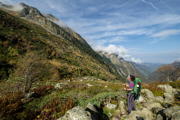 Fototapeta premium valle de Valier -Riberot-, Parque Natural Regional de los Pirineos de Ariège, cordillera de los Pirineos, Francia