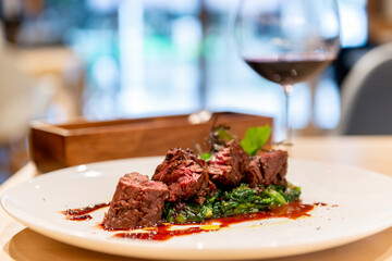 肉料理とワイン　イタリアン　タリアータ