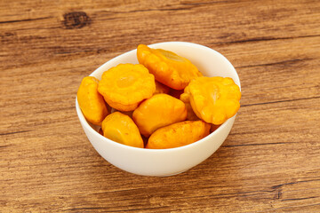 Marinated yellow patisson in the bowl