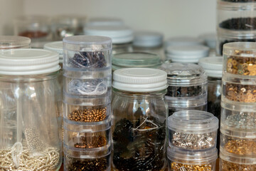 収納ケースに入ったビーズ