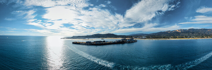 Fototapeta na wymiar Santa Barbara Pier, bay view