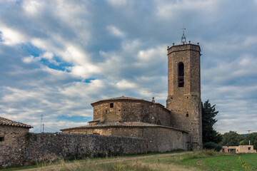 Rincones y localizaciones del peque&ntilde;o pueblo de Monells, en la provincia de Girona, en el noreste de Catalunya