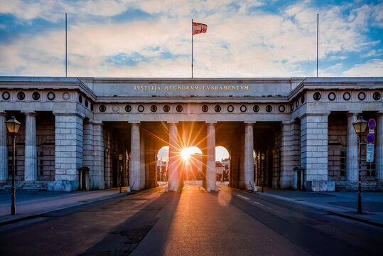 Vienna, Austria: Heldentor entrance to the imperial palace