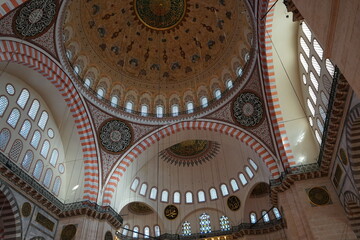 Fototapeta na wymiar Beautiful interior of Süleymaniye (Suleymaniye) Mosque in Istanbul, Turkey