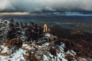 La Sainte Victoire sous la neige, Aix en Provence, France