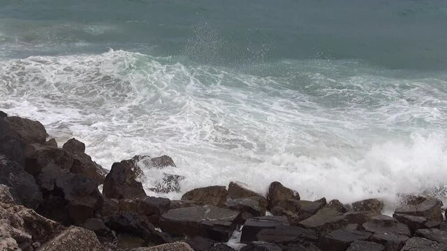 Bad weather with a south-west wind that agitates the sea along the 