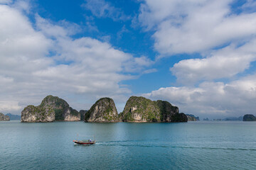 Naklejka premium Overview of Halong Bay in Vietnam