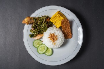 Green Pepper Chicken. Easy and tasty home-style green lado chicken from the world's largest cooking community
