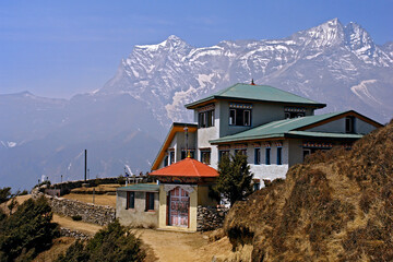 Vilarejo Nanche nas montanhas da Cordilheira do Himalaia. Nepal. Asia