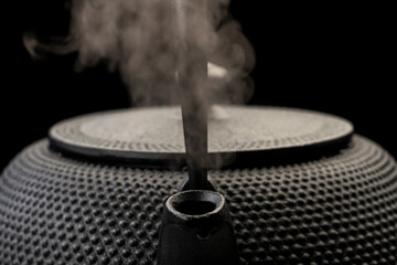 鉄瓶でお湯を沸かす