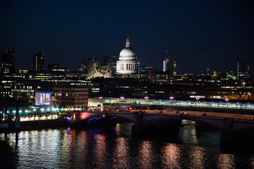 Naklejka premium st pauls cathedral at night