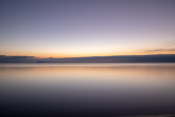 Fototapeta na wymiar 風景素材　冬の琵琶湖の夜明け