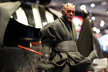 Naklejka premium Close up of Darth Maul fictional character figures in Ximending Mall, Taipei. He serves as a Sith Lord and a master of wielding a double-bladed lightsaber.
