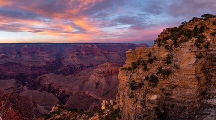 Fototapeta na wymiar Dawn at the Grand Canyon