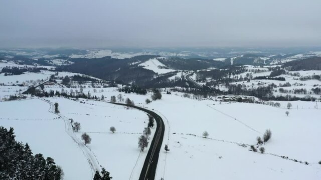 Survol de Villages en Auvergne sous la neige