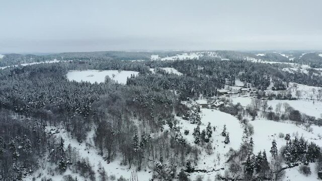Survol de Villages en Auvergne sous la neige