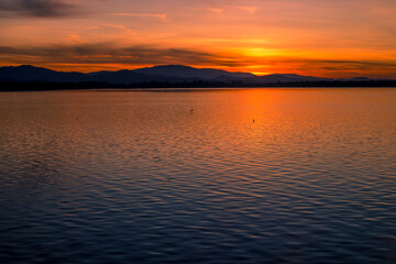 The background of the morning light, the wallpaper of the Twilight sky, the lake or the sea, is a natural beauty, seen between travel.