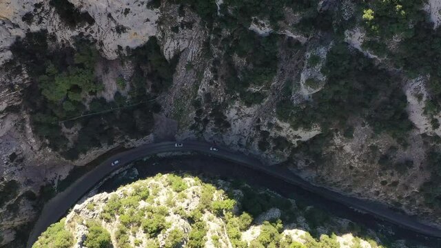 survol de la haute-vall&eacute;e de l'Aude et ch&acirc;teau cathare (Usson)
