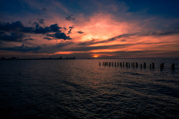 The background of the morning light, the wallpaper of the Twilight sky, the lake or the sea, is a natural beauty, seen between travel.