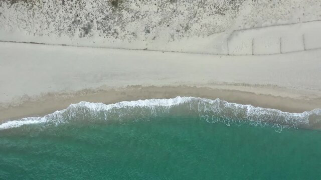 survol des plages de Leucate et sa falaise