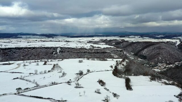 Survol de Villages en Auvergne sous la neige