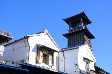 Fototapeta na wymiar 小江戸川越　蔵造りの町並み　時の鐘と土蔵が青い空に映える