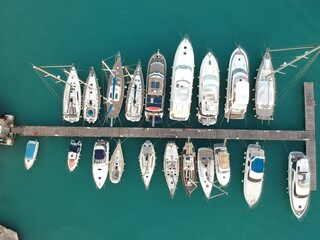 łodzie czekające na rejs