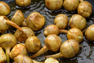 Deep frying kuwai (in cooking), Threeleaf Arrowhead tubers