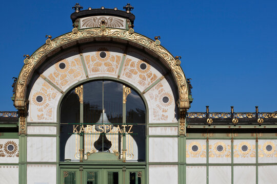 Facade of the Karlsplatz Pavilion