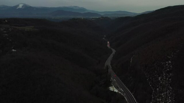 Un tratto della Via Salaria tra Roma e Rieti. 
Appennino Italia Centrale. Vista aerea 
