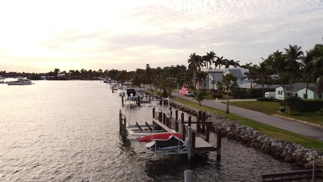 Homes with boat docks with lift on a lake