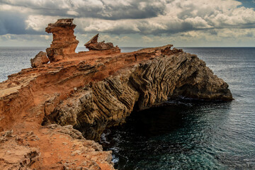 Fototapeta na wymiar Steinformation auf Ibiza - Talamanka