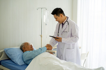 Fototapeta premium Asian medical doctor with old patient on the bed in hospital 