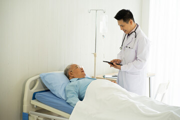Fototapeta premium Asian medical doctor with old patient on the bed in hospital 