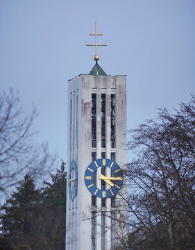 Kirche Ottobrunn am Abend