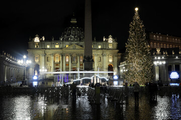 Fototapeta na wymiar St. Peter's Square at Christmas, night view.