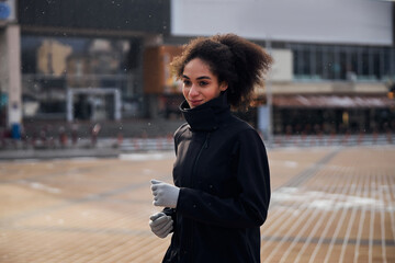 Obraz premium Athletic female jogging through an empty square