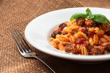 Malloreddus alla campidanese, tipica pasta sarda con sugo di salsiccia, Cibo Italiano