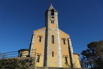 Fototapeta na wymiar Iglesia de San Lorenzo en Peñacastillo, Santander, Cantabria, España