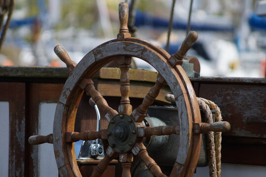 Steering wheel of an old boat