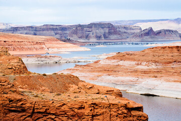 Fototapeta na wymiar alternating patterns of blue and red in Lake Powell in Page Arizona