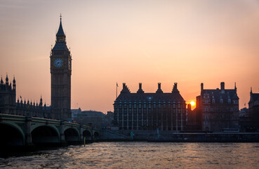 Naklejka premium big ben and houses of parliament in London during sunset