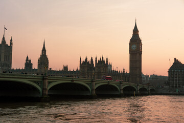 Fototapeta na wymiar big ben and houses of parliament in London during sunset